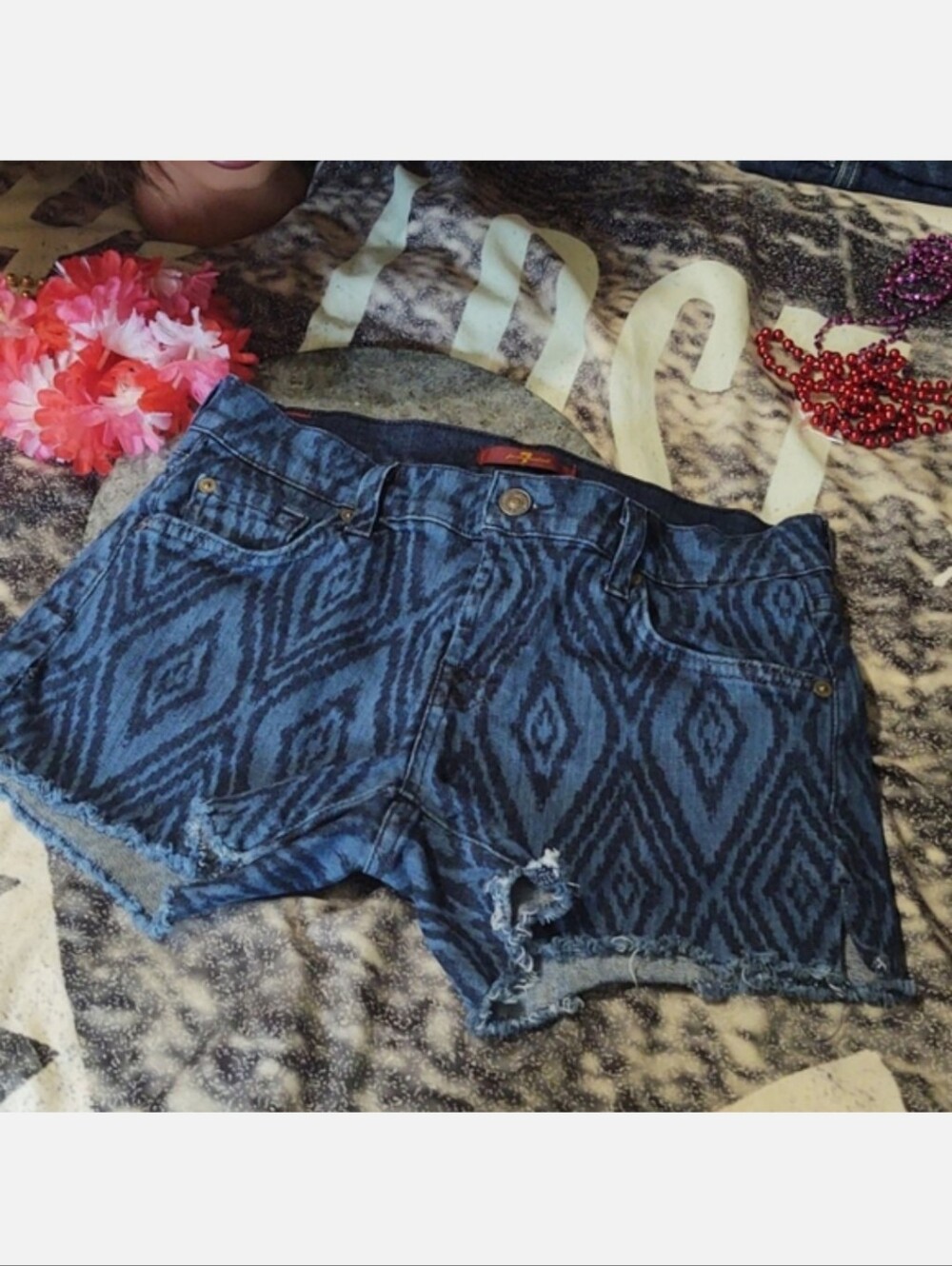 7FAM Diamond Pattern Cutoff Jean Shorts 25